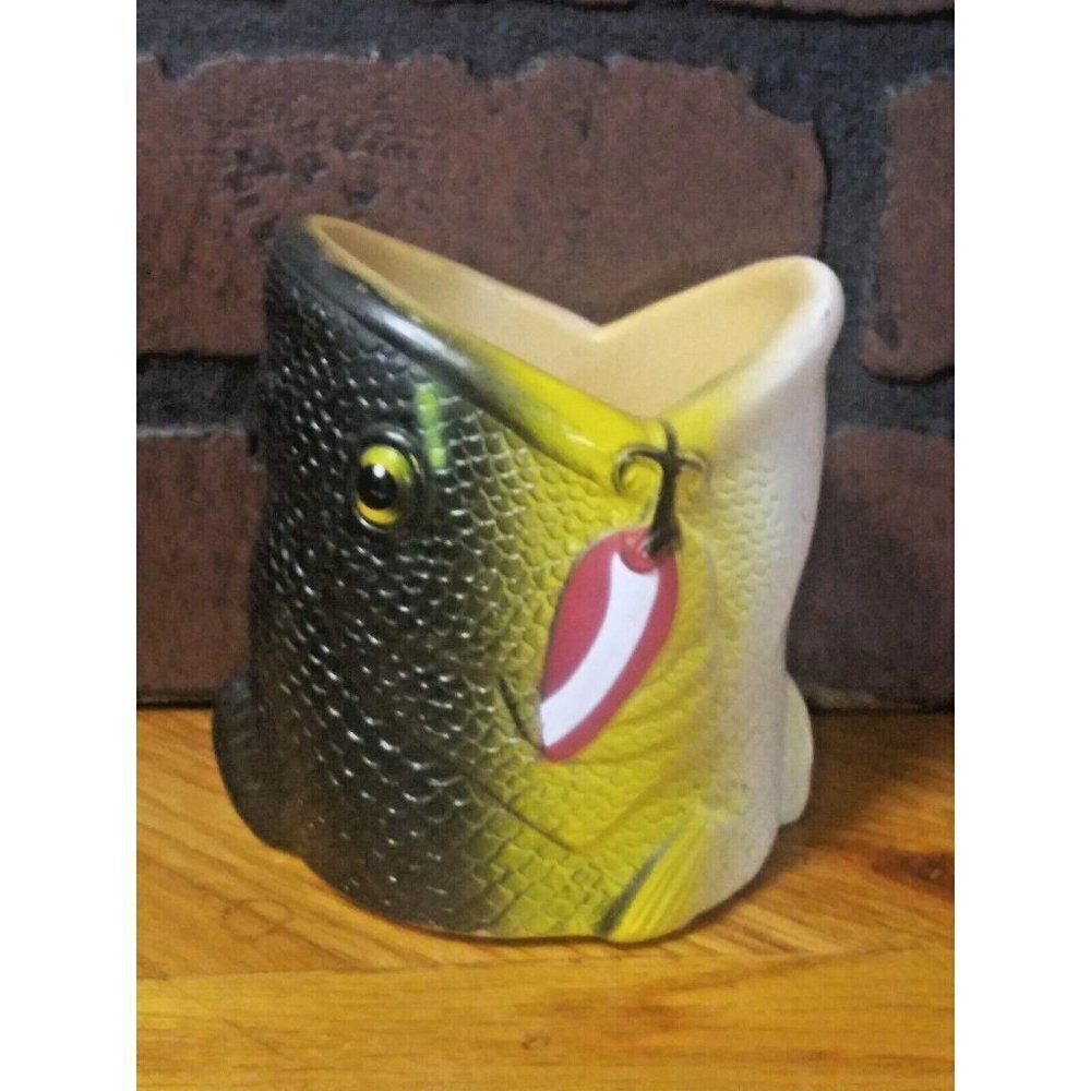Vintage Beer Can Holder Fish TROUT Mouth Man cave Decor RARE yellow green EUC